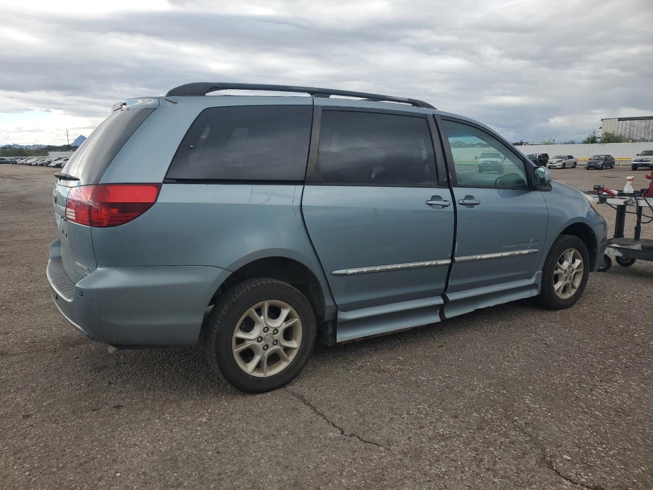 2004 Toyota Sienna Xle - Фото 3