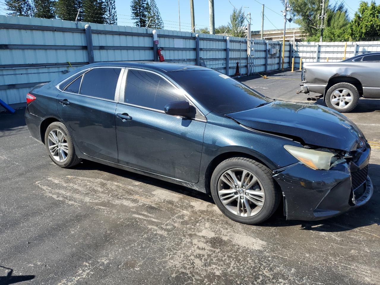 2015 Toyota Camry Le - Фото 4