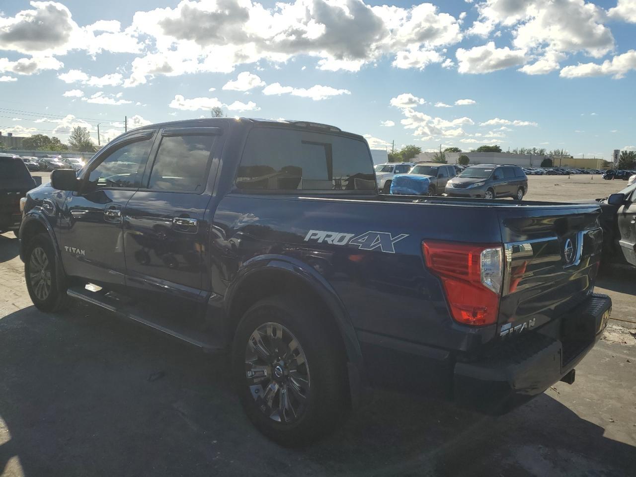 2017 Nissan Titan Sv - Image 2