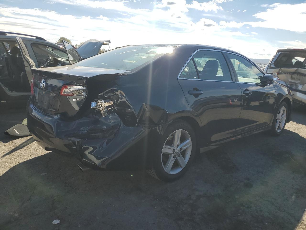 2014 Toyota Camry L - Фото 3