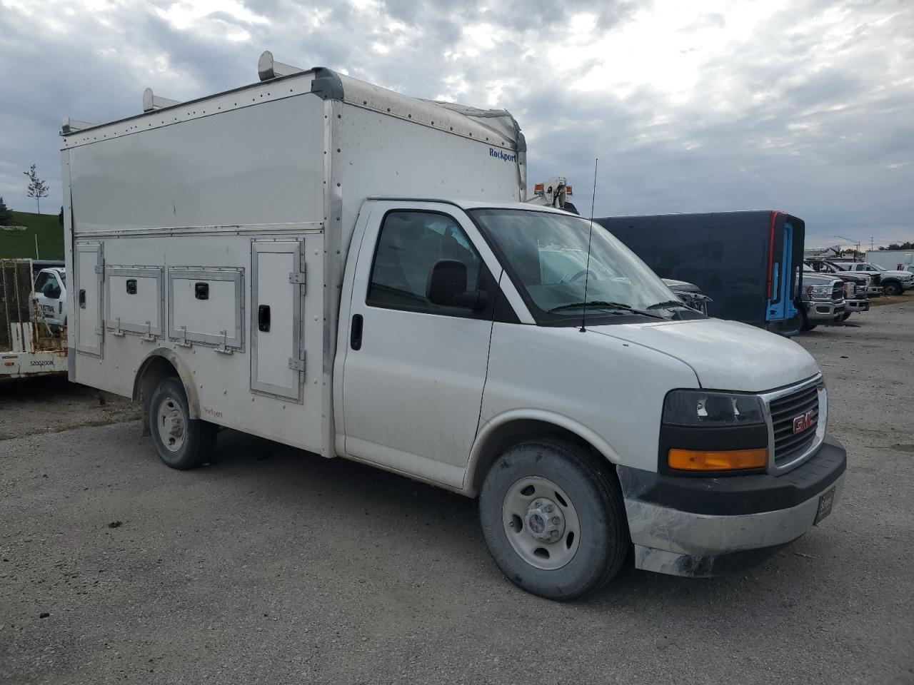 2023 GMC Savana - Image 4