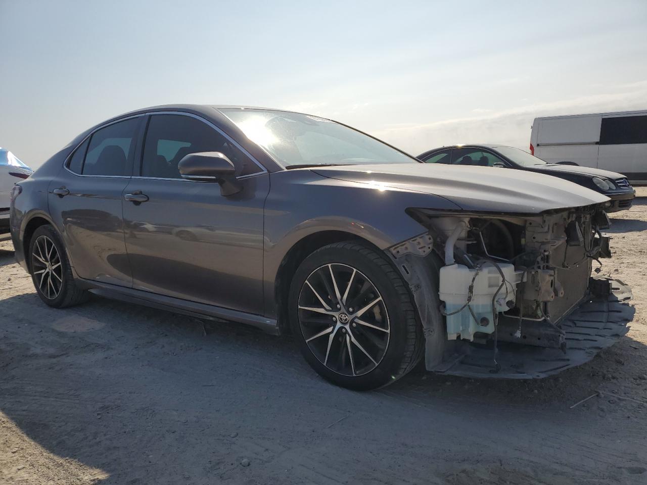 2022 Toyota Camry Se - Фото 4
