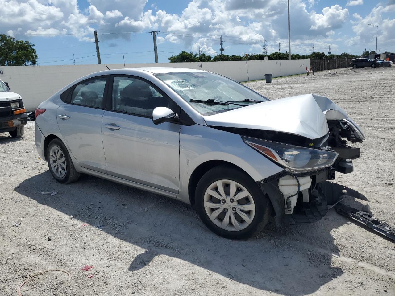 2020 Hyundai Accent Se - Фото 4