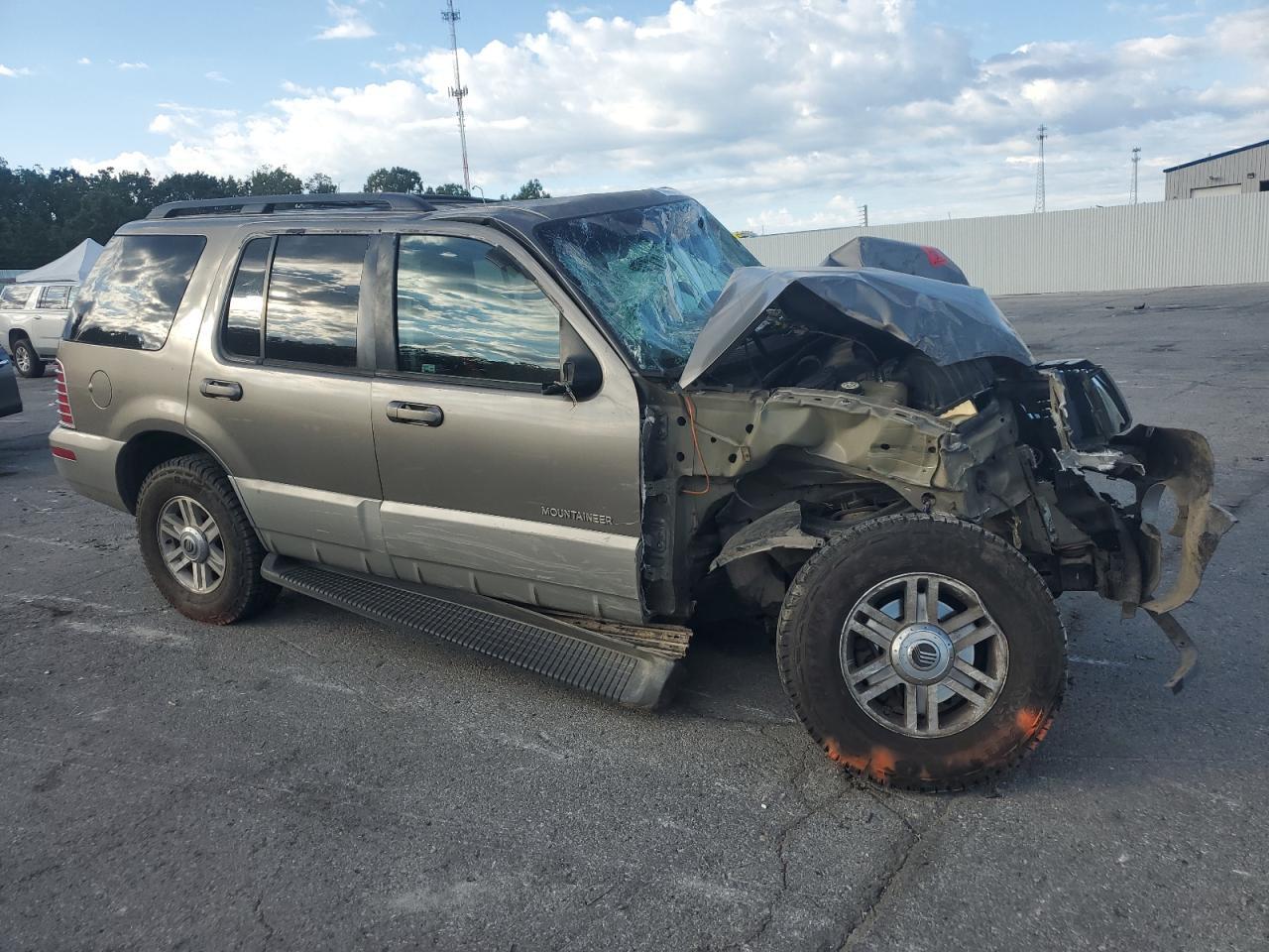 2002 Mercury Mountaineer - Image 4