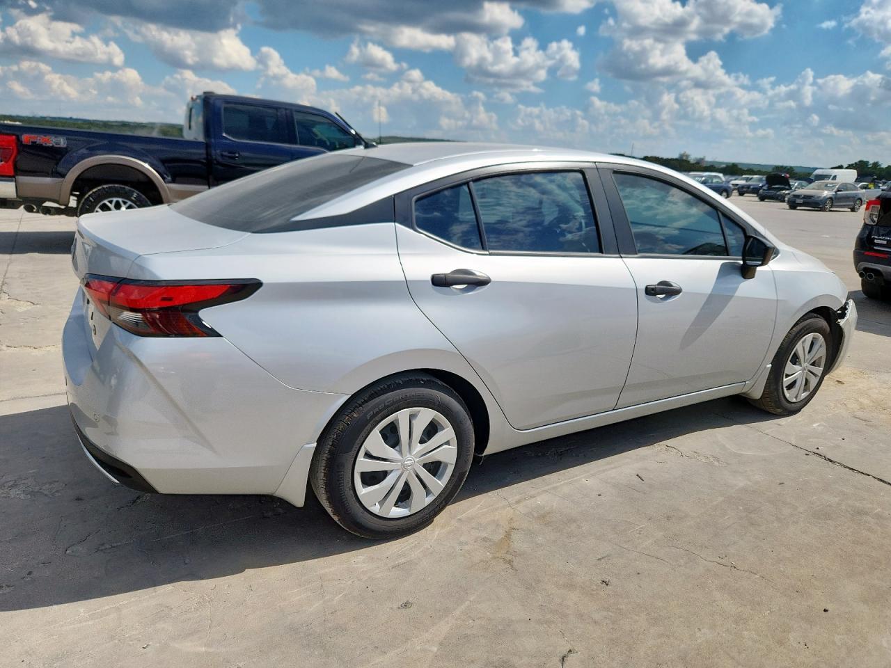 2024 Nissan Versa S - Фото 3