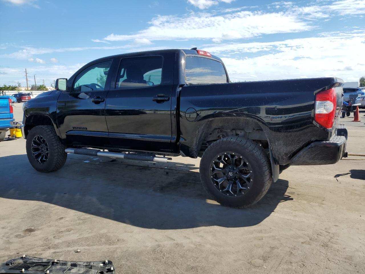 2020 Toyota Tundra Crewmax Sr5 - Image 2