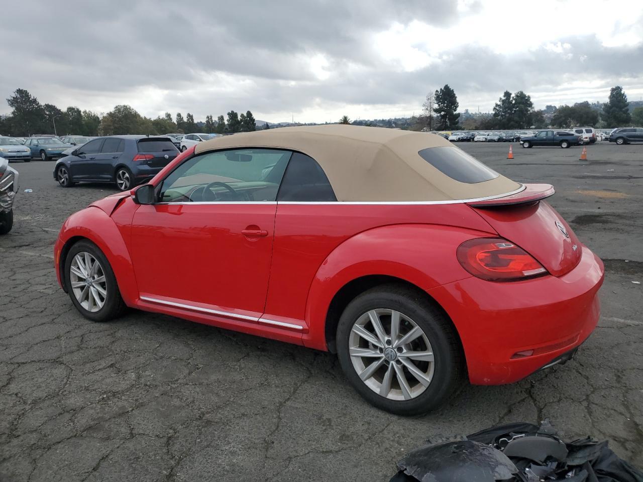 2019 Volkswagen Beetle S - Фото 2