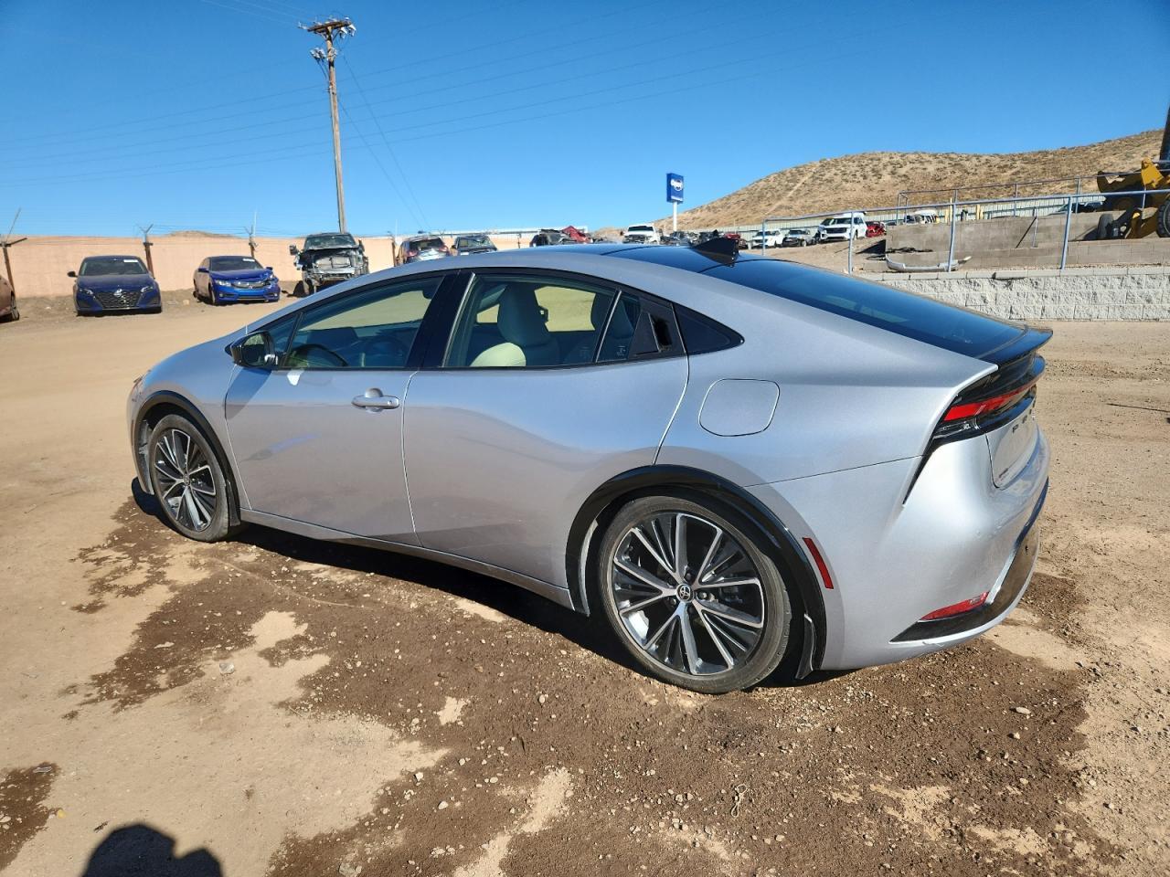 2025 Toyota Prius Le - Фото 2