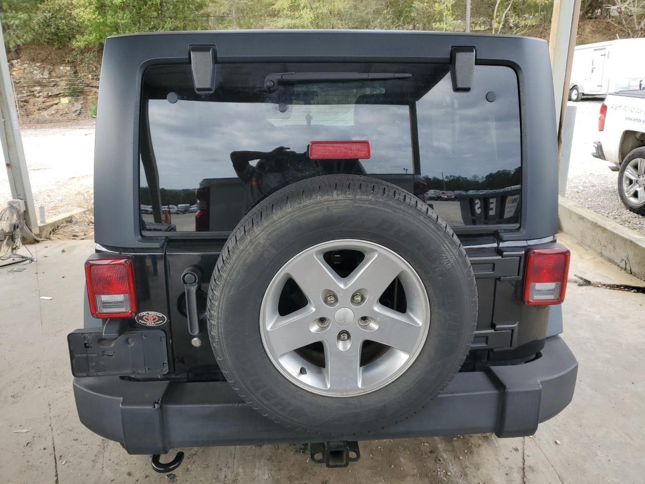 2014 Jeep Wrangler Unlimited Sport - Image 6