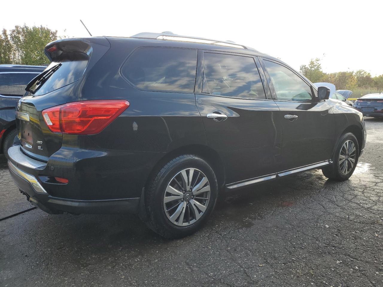 2017 Nissan Pathfinder S - Фото 3