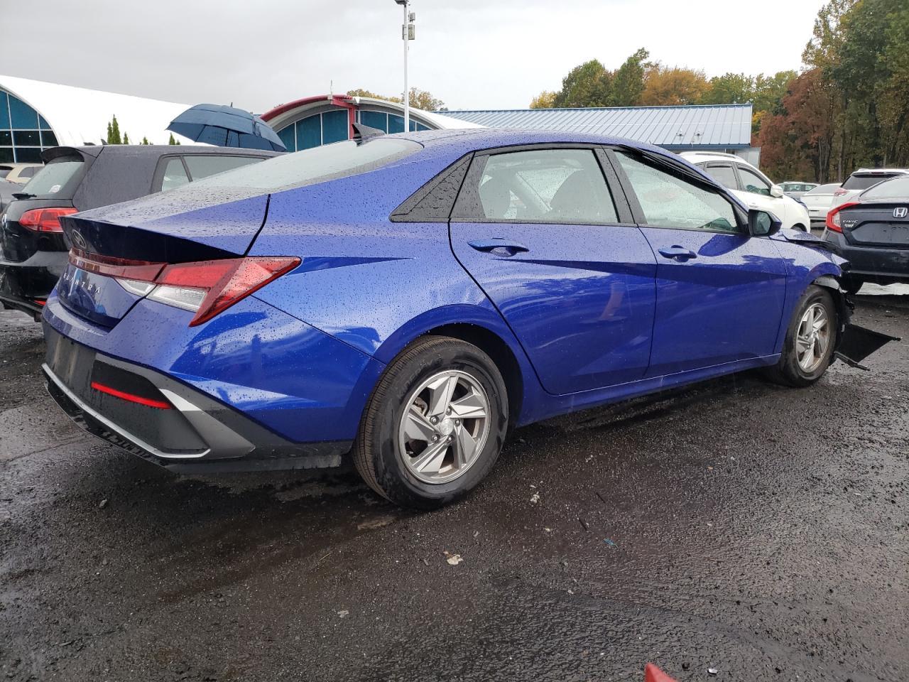 2025 Hyundai Elantra Se - Image 3