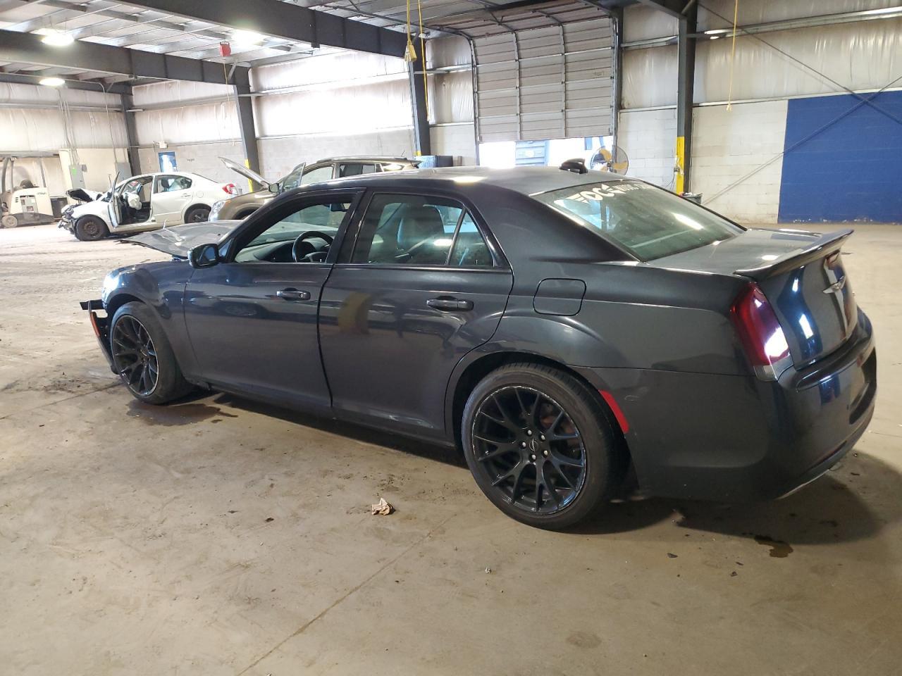 2018 Chrysler 300 S - Фото 2