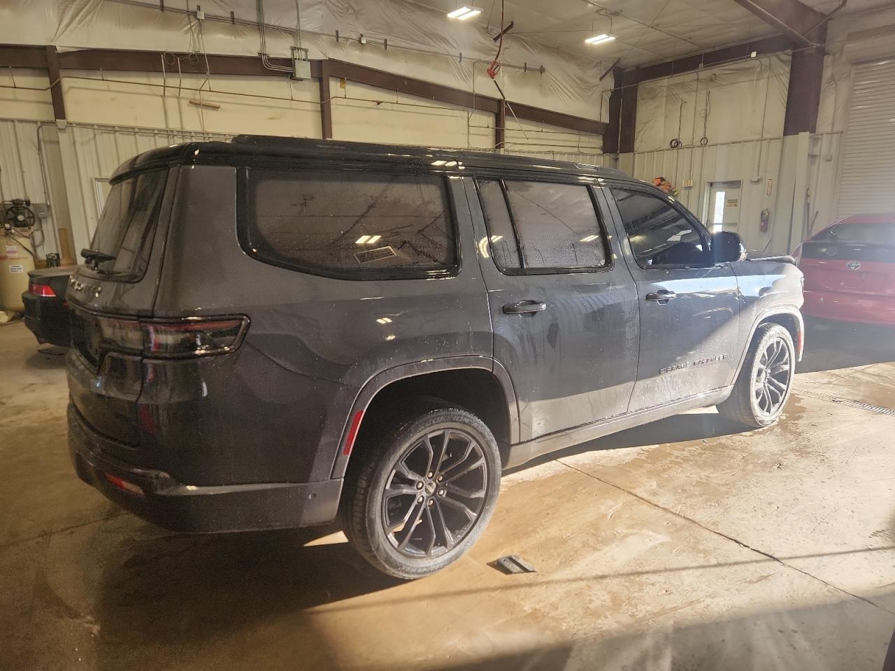 2022 Jeep Grand Wagoneer Series Ii - Фото 3