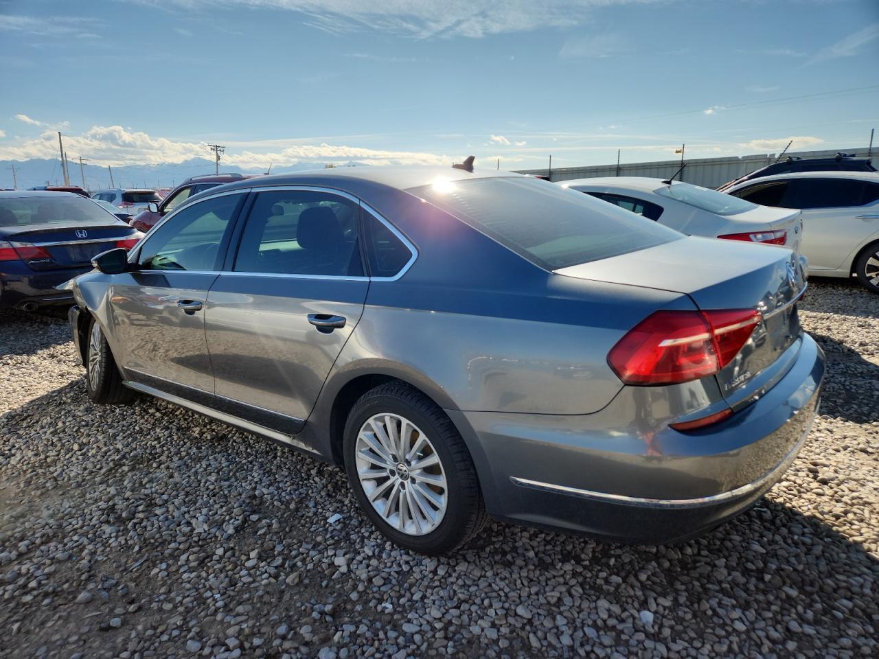 2016 Volkswagen Passat Se - Фото 2