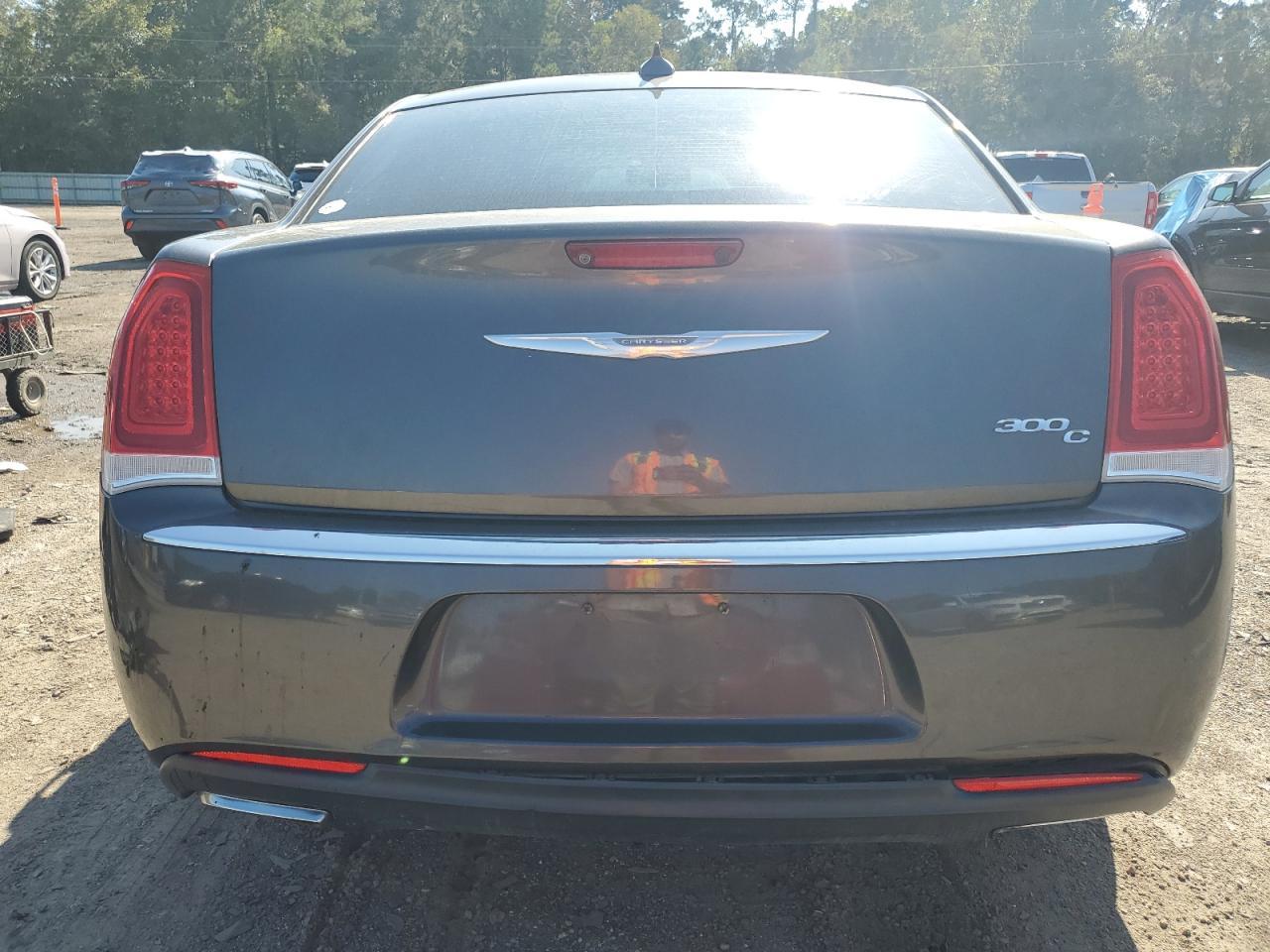 2017 Chrysler 300C - Фото 6