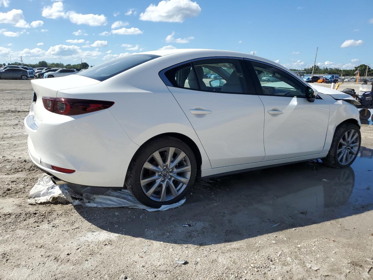 2025 Mazda 3 Preferred - Image 3