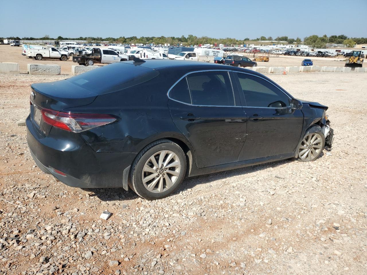 2024 Toyota Camry Le - Фото 3