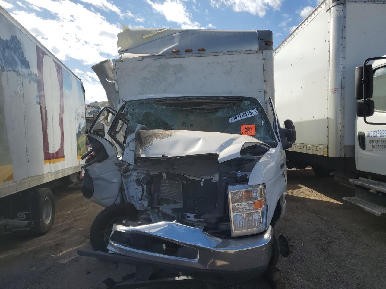 2017 Ford Econoline E350 Super Duty Cutaway Van - Фото 5