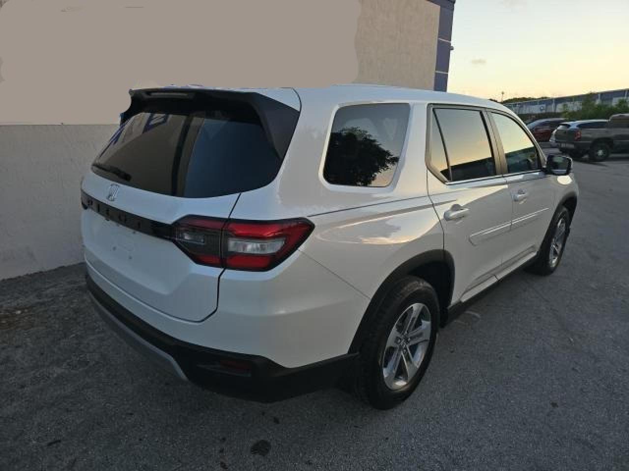 2025 Honda Pilot Exl - Image 4