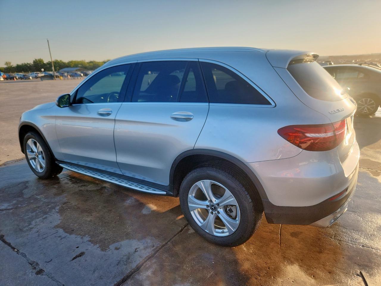 2018 Mercedes-Benz Glc 300 4Matic - Image 2