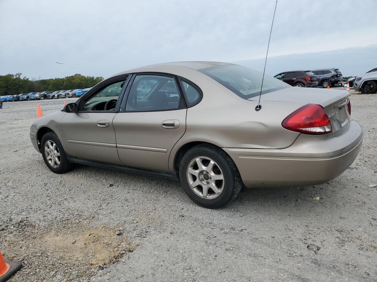 2005 Ford Taurus Se - Image 2