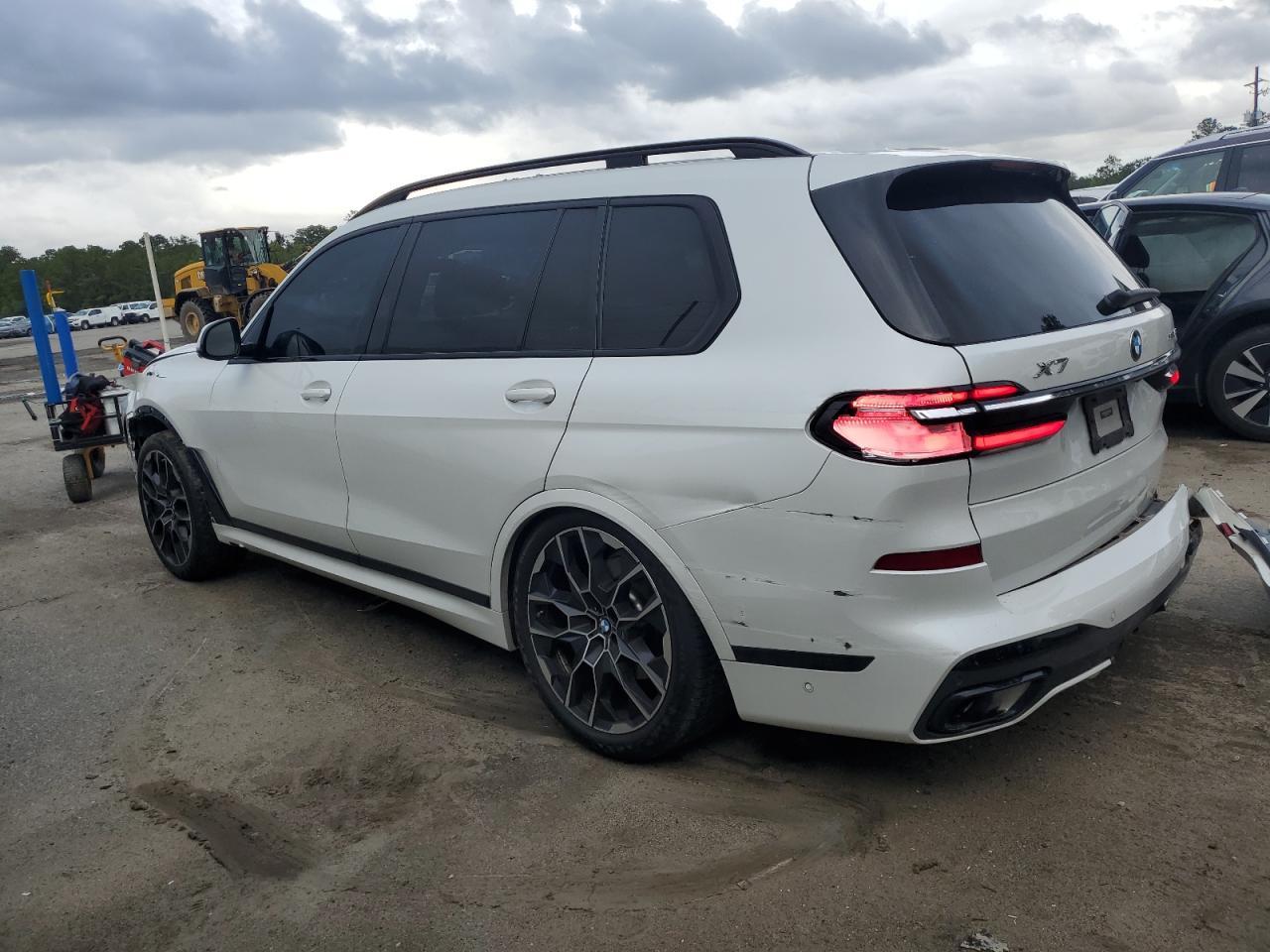 2023 BMW X7 xDrive40I - Фото 2