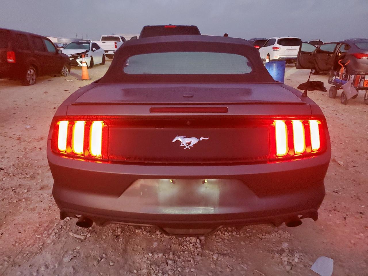 2015 Ford Mustang - Фото 6