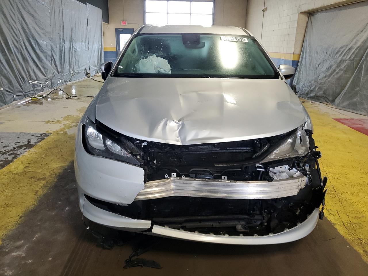 2023 Chrysler Voyager Lx - Image 5