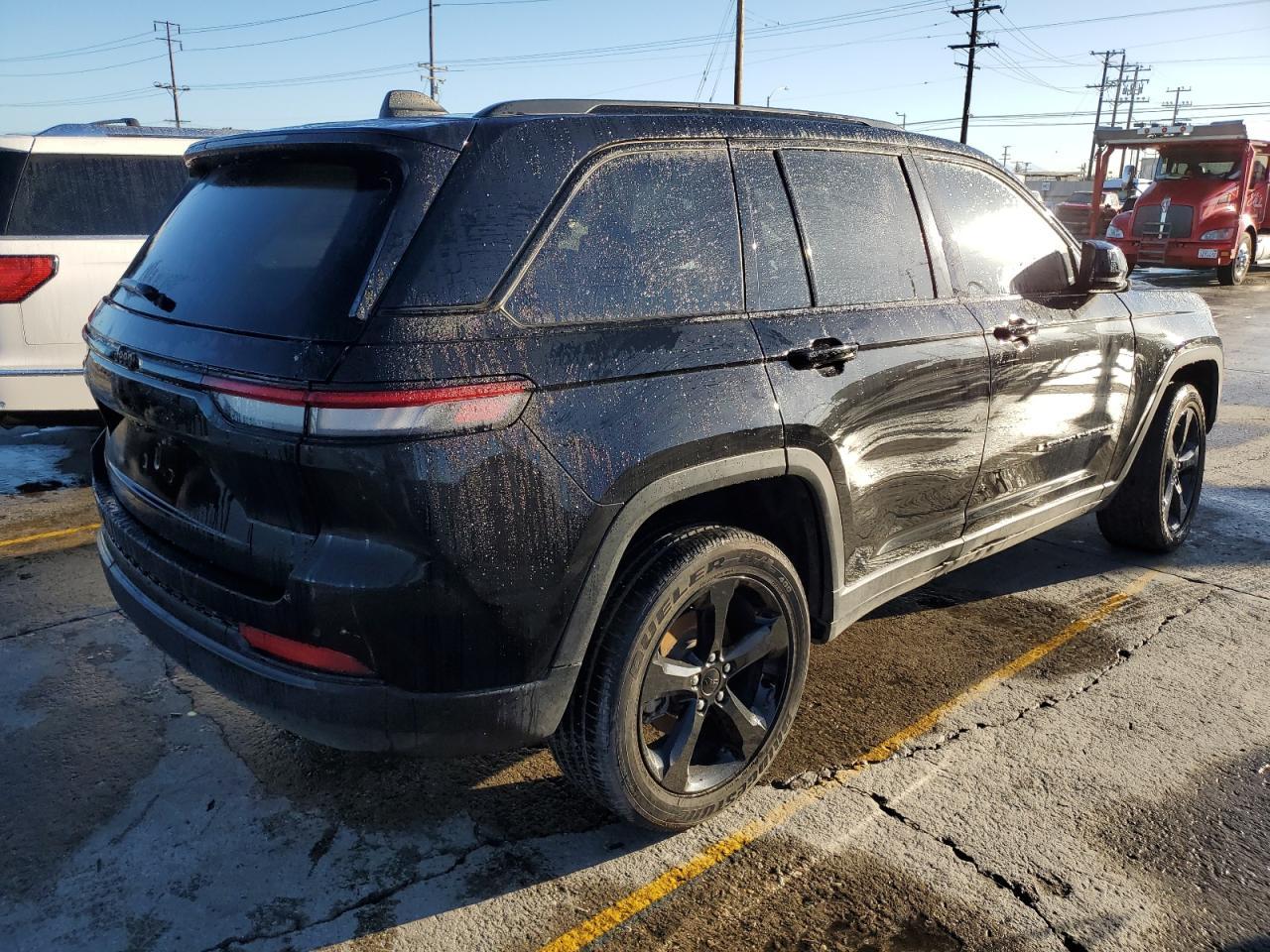 2023 Jeep Grand Cherokee Laredo - Image 3