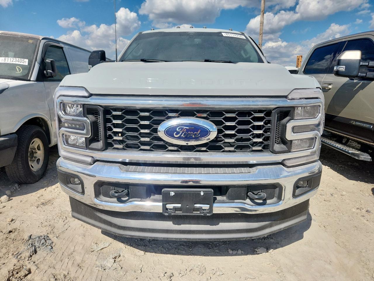 2025 Ford F350 Super Duty - Image 5
