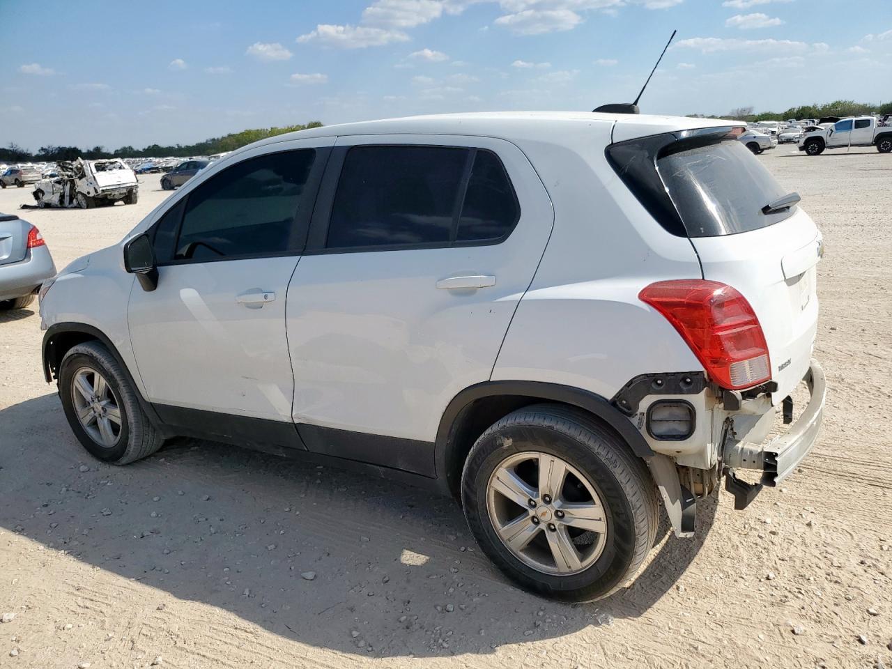 2020 Chevrolet Trax Ls - Фото 2