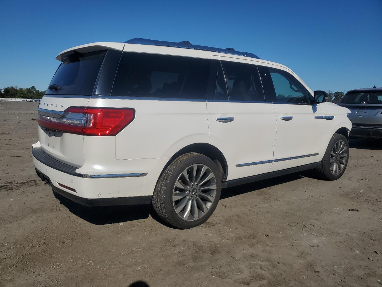 2019 Lincoln Navigator Select - Image 3
