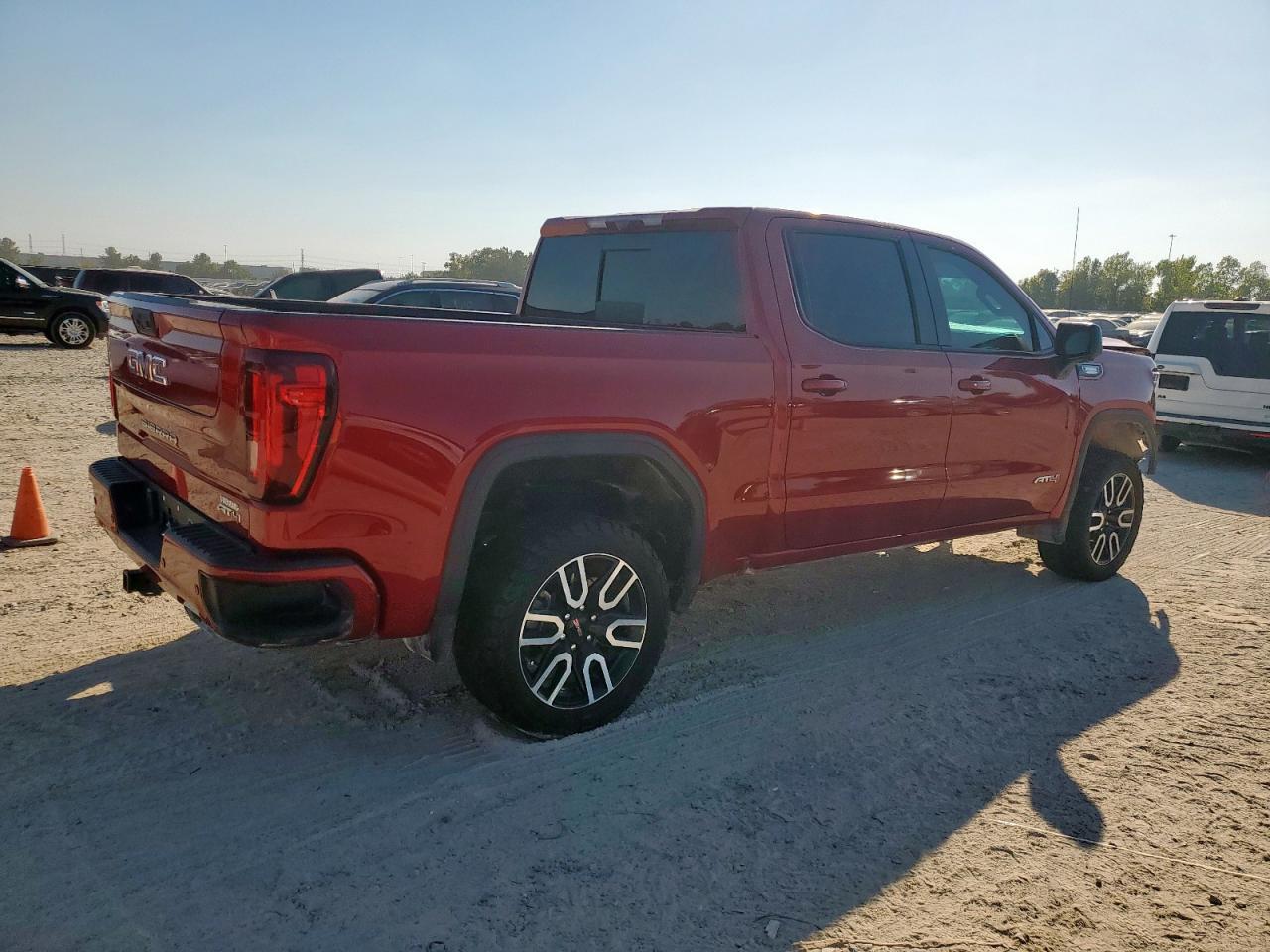 2024 GMC Sierra K1500 At4 - Фото 3