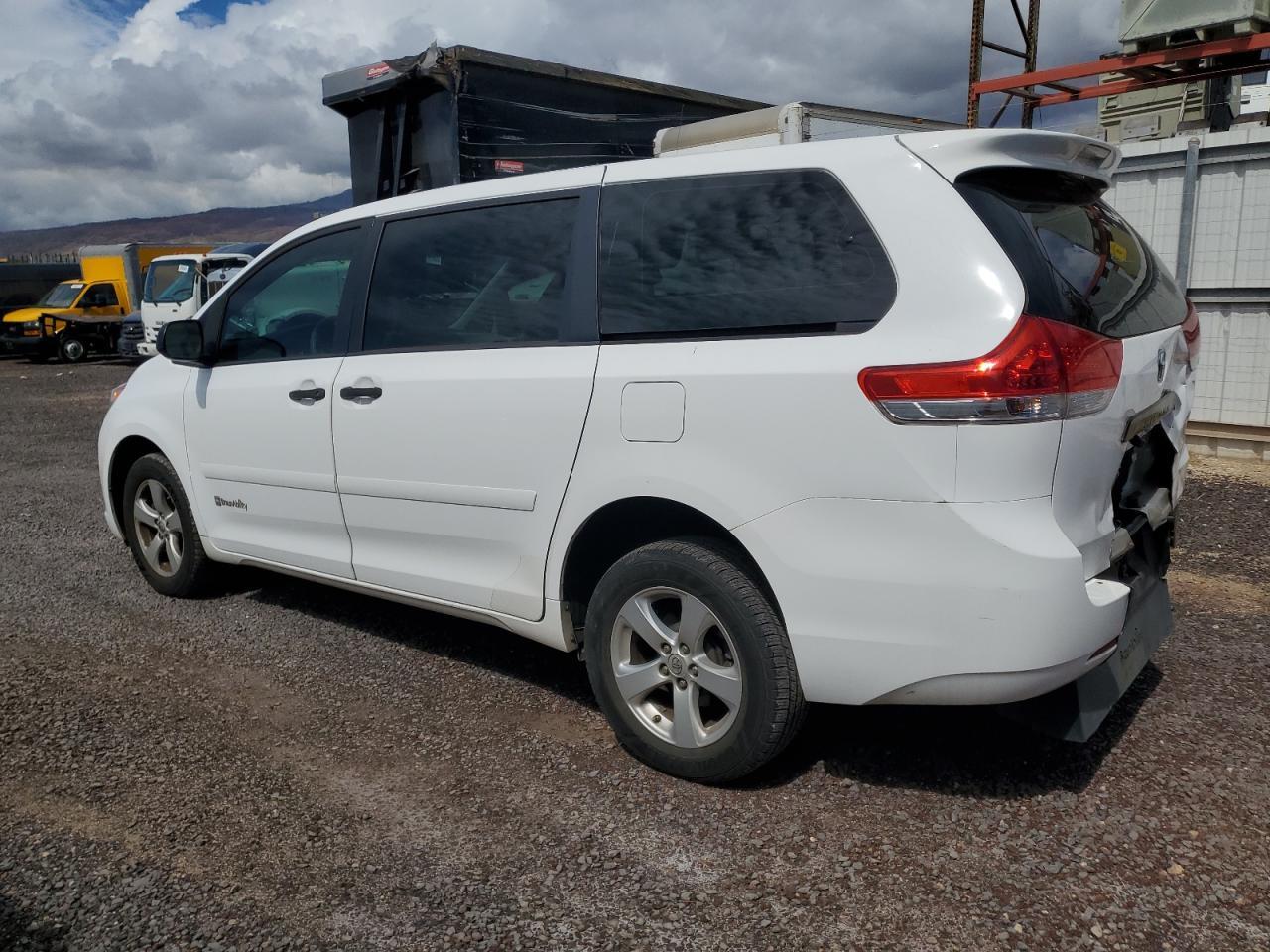 2014 Toyota Sienna - Image 2