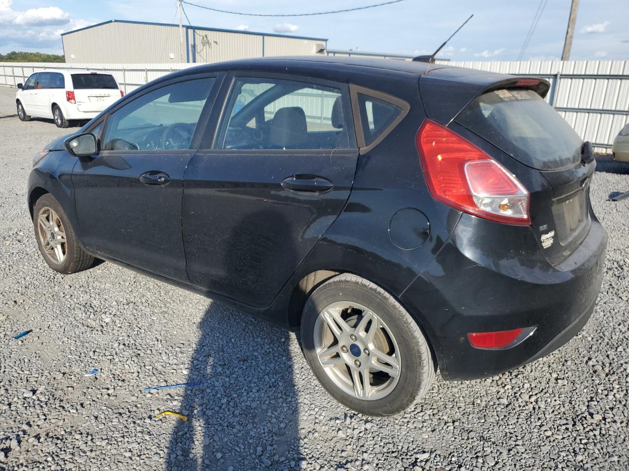 2018 Ford Fiesta Se - Image 2