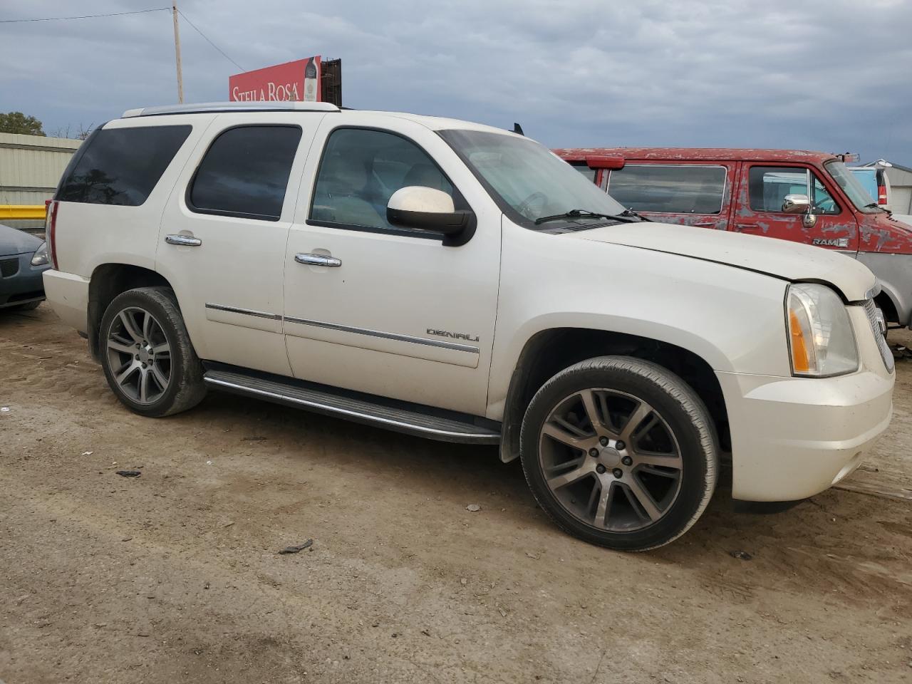 2012 GMC Yukon Denali - Image 4