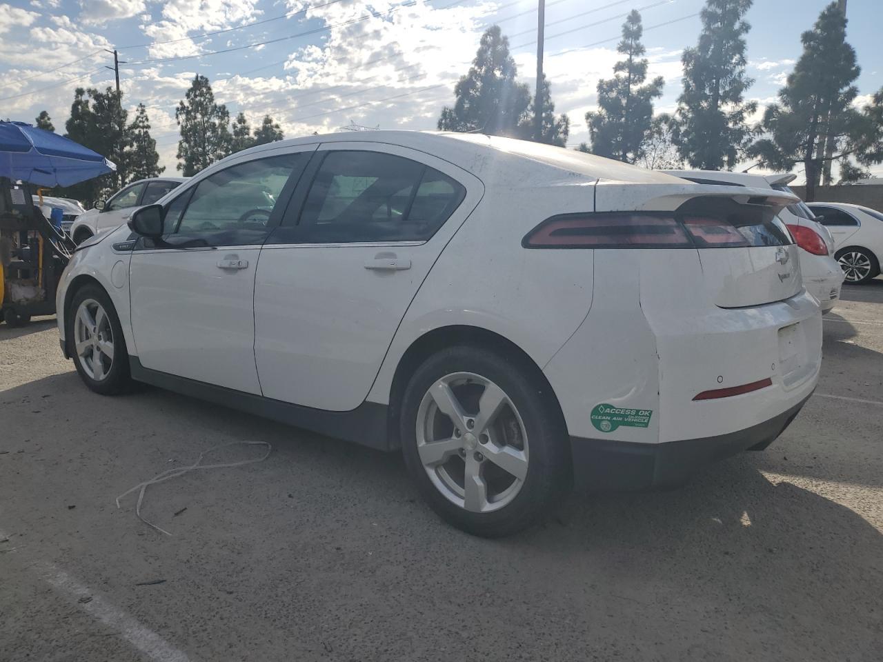 2014 Chevrolet Volt - Image 2