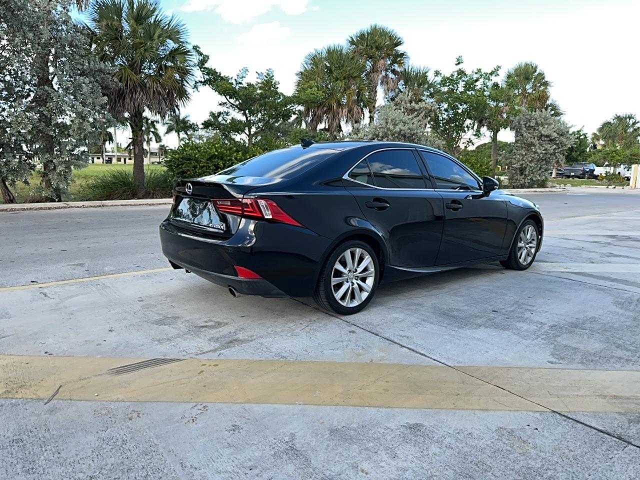 2016 Lexus Is 200T - Фото 4