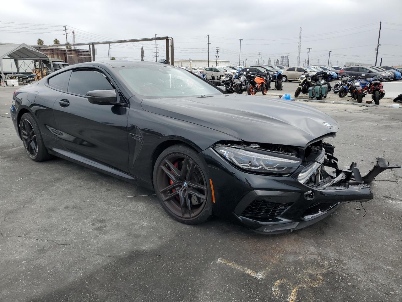 2025 BMW M8 - Фото 4