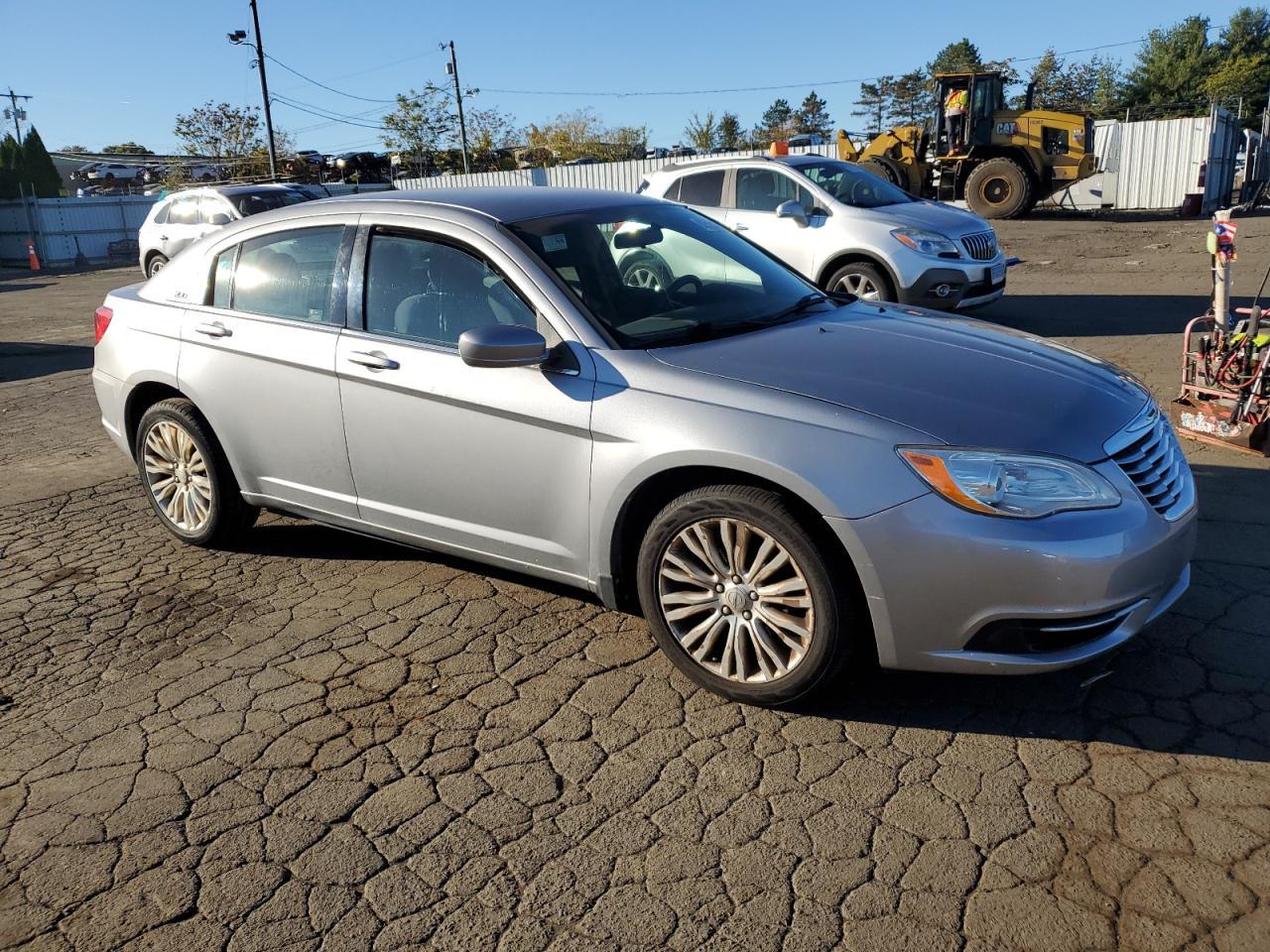 2013 Chrysler 200 Lx - Image 4