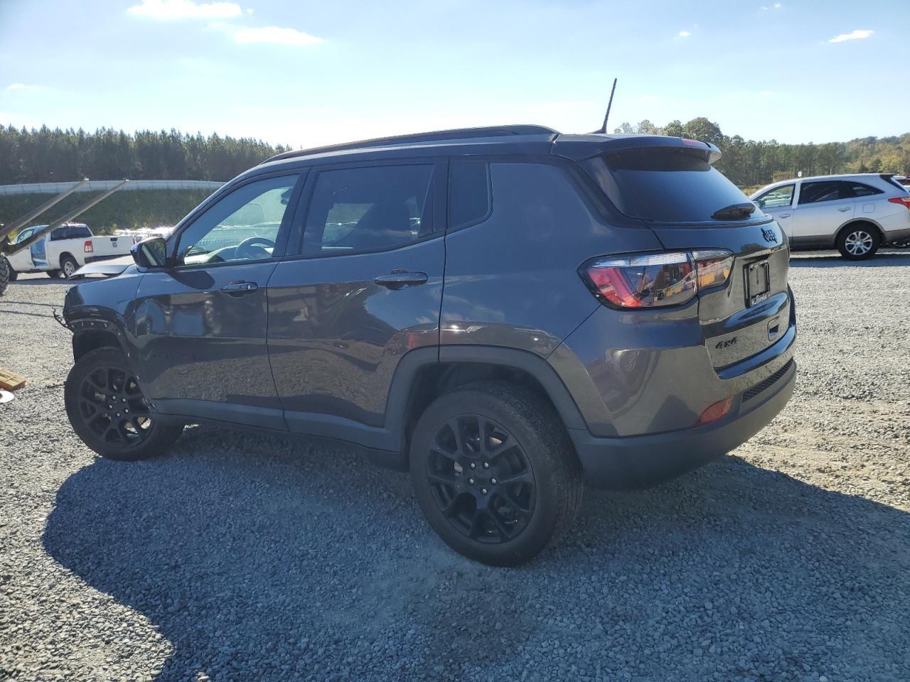 2022 Jeep Compass Latitude - Image 2