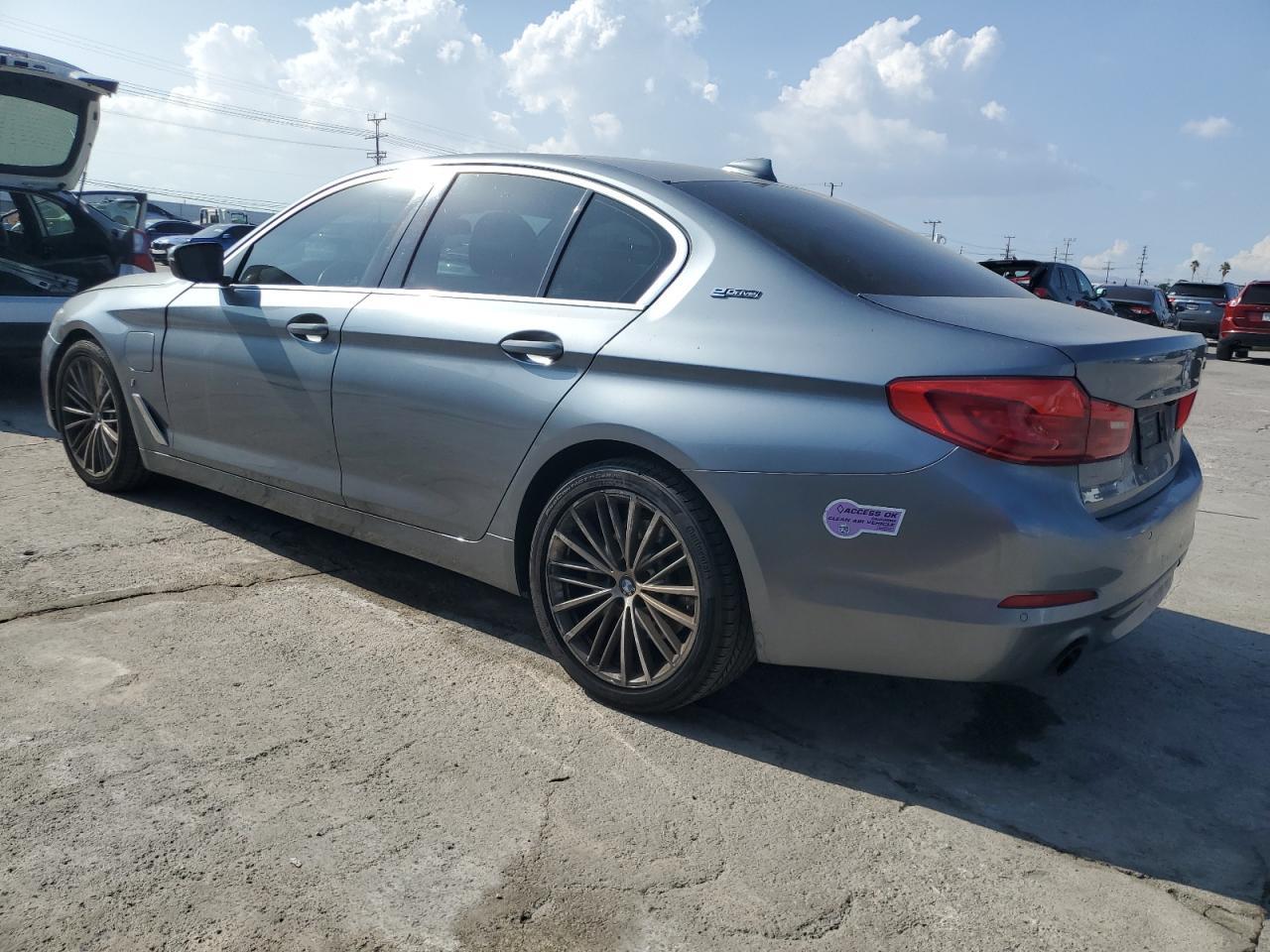 2019 BMW 530E - Фото 2
