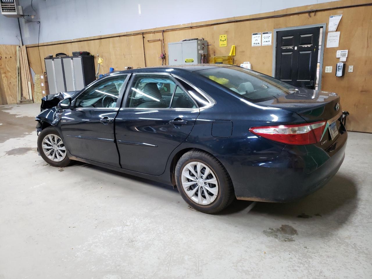 2016 Toyota Camry Hybrid Le - Image 2