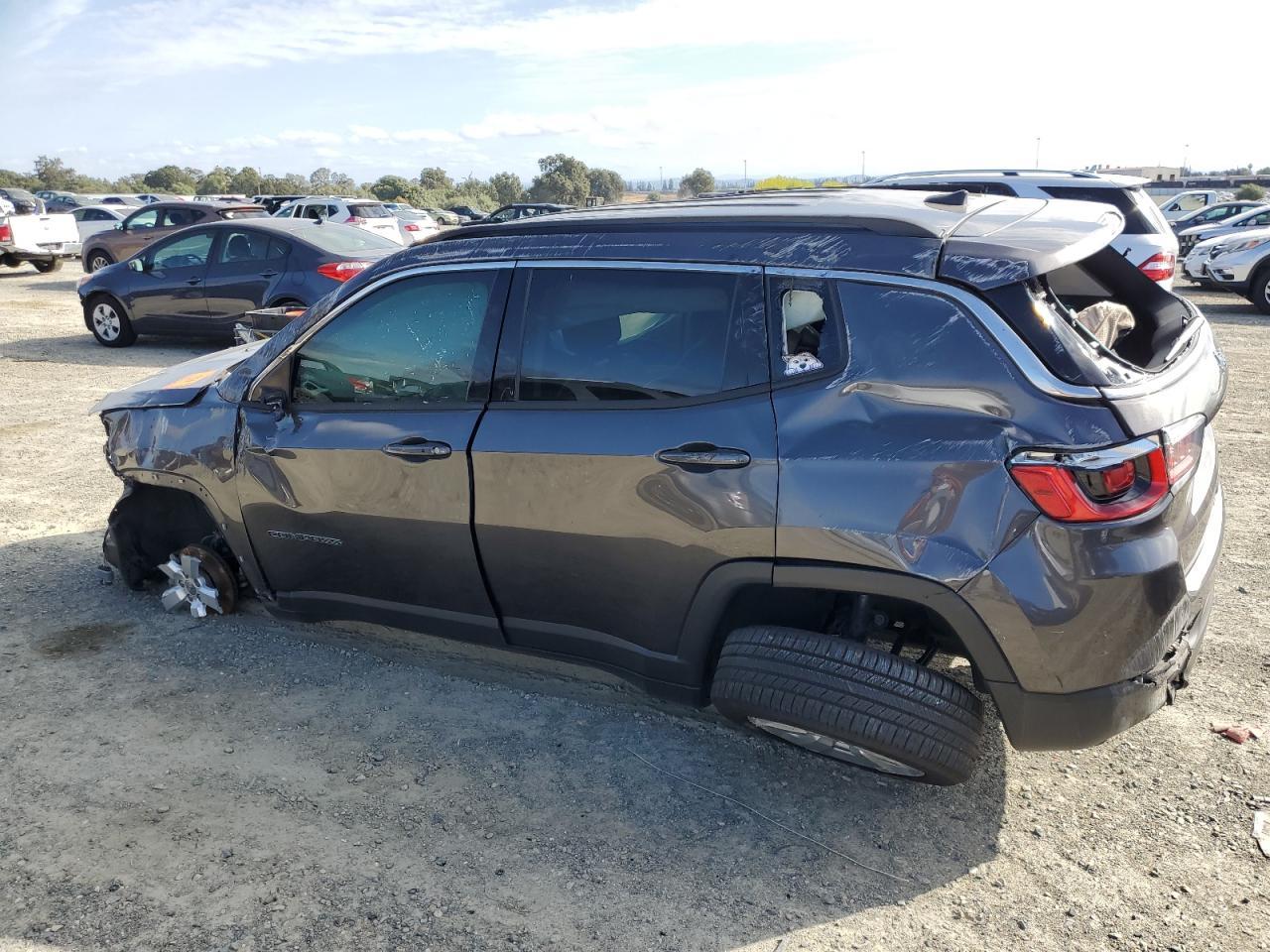 2020 Jeep Compass Latitude - Фото 2