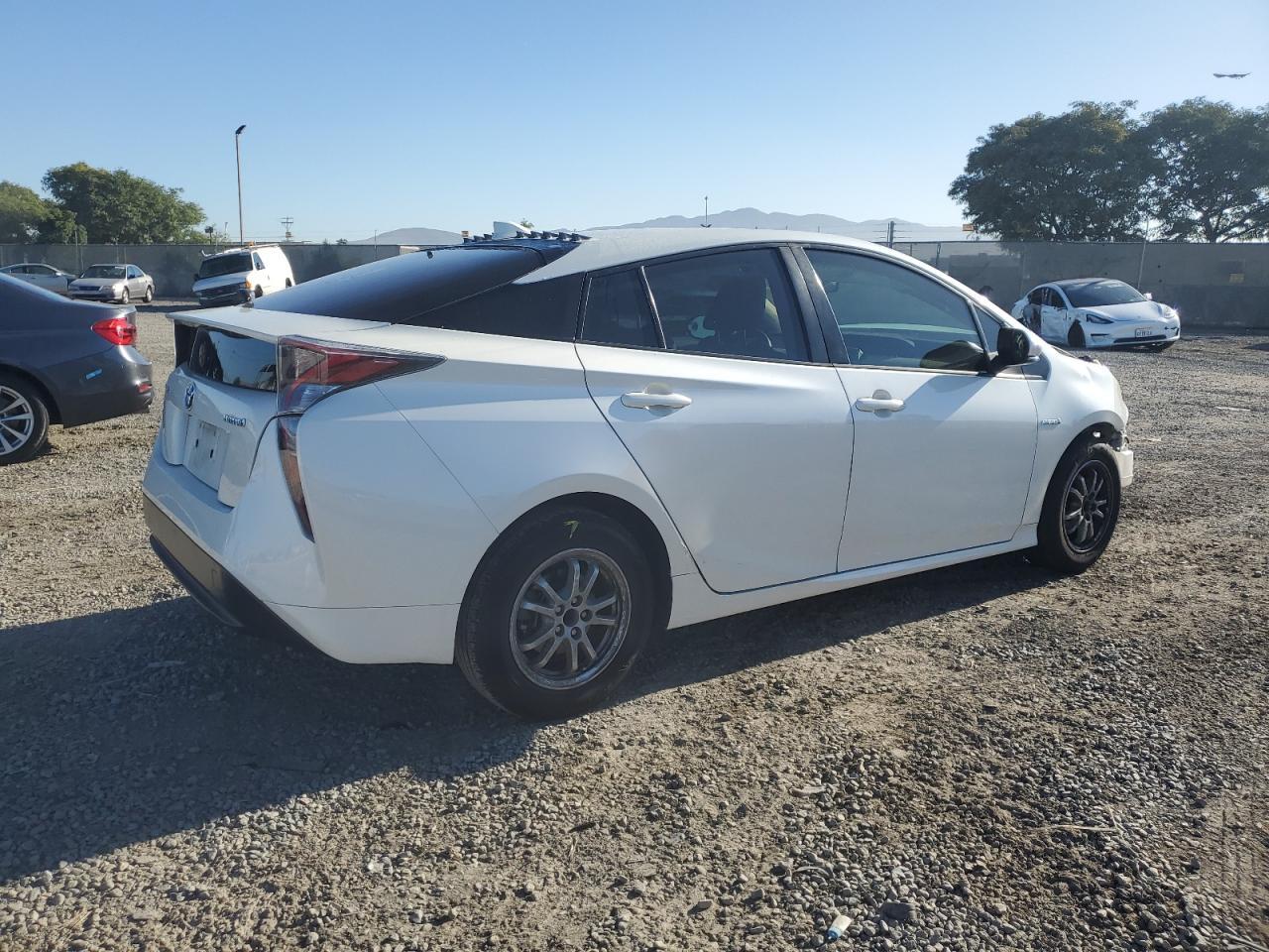 2016 Toyota Prius - Фото 3
