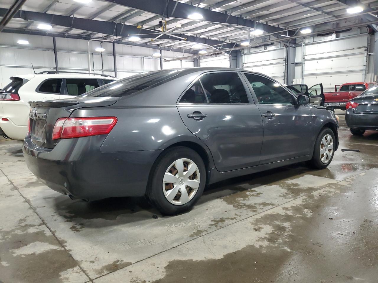 2009 Toyota Camry Le - Фото 3