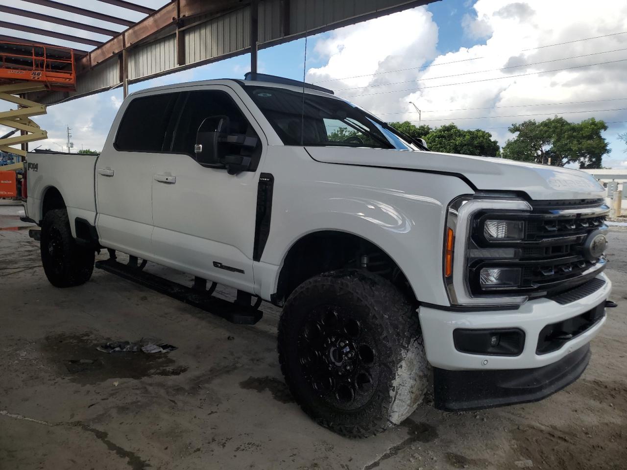2023 Ford F250 Super Duty - Фото 4