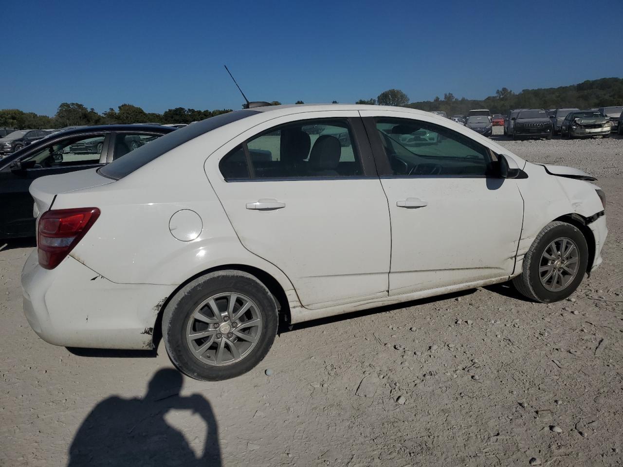 2017 Chevrolet Sonic Lt - Фото 3