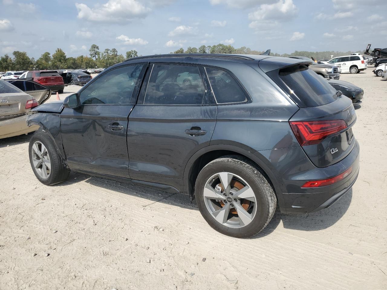 2025 Audi Q5 Premium 40 - Фото 2