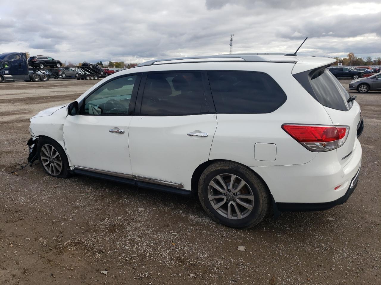 2013 Nissan Pathfinder S - Image 2